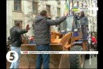Евромайдан. Неизвестные люди в масках штурмуют Администрацию президента Украины