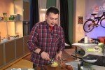Французский омлет и круассан с овощным тартаром рецепт
