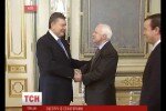 Новости. Янукович встретился с американскими сенаторами Маккейном и Мерфи